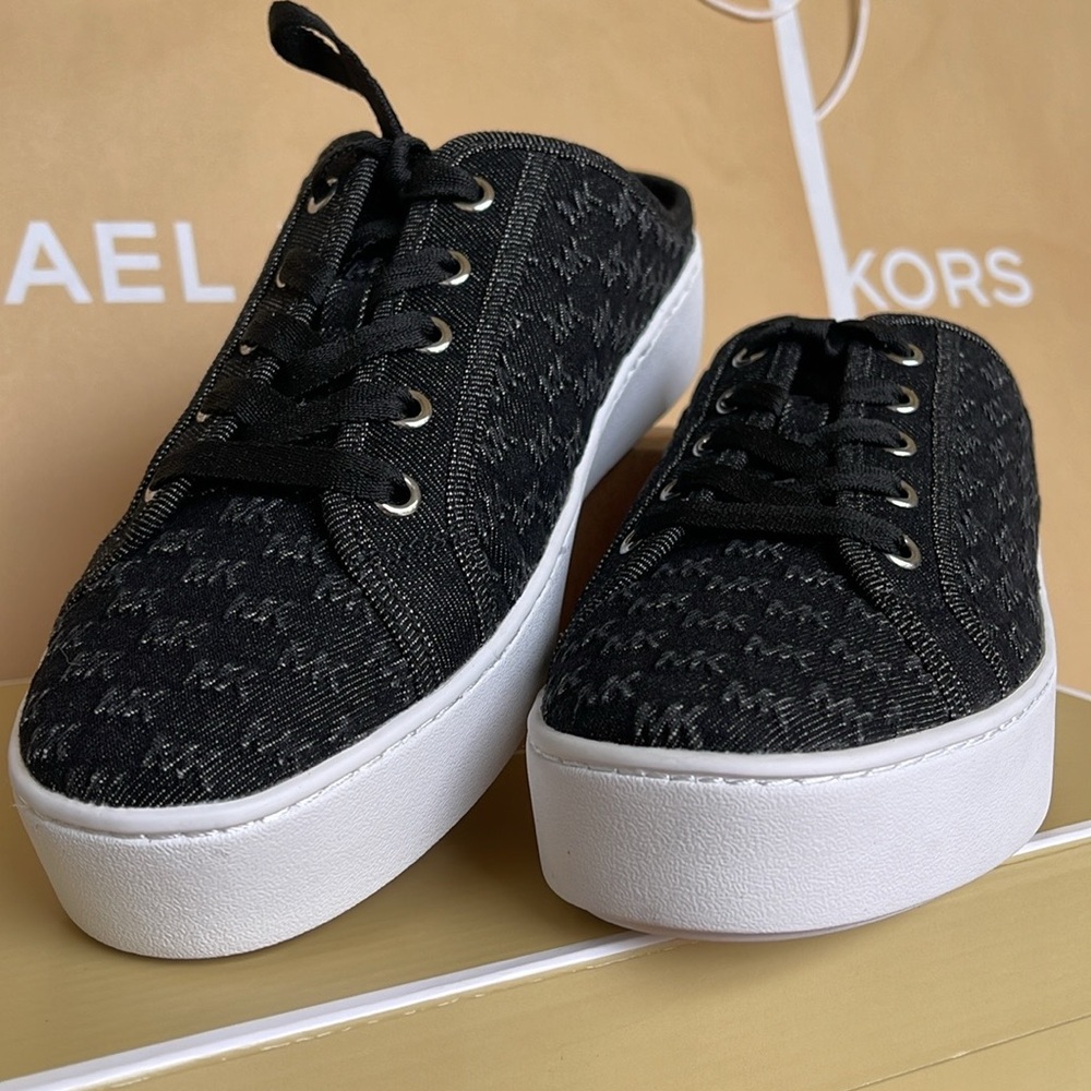 Michael Kors POPPY SLIDE SNEAKER MK DEBOSSED WASHED DENIM
49T4POFP3D Platforms - Picture 7 of 16